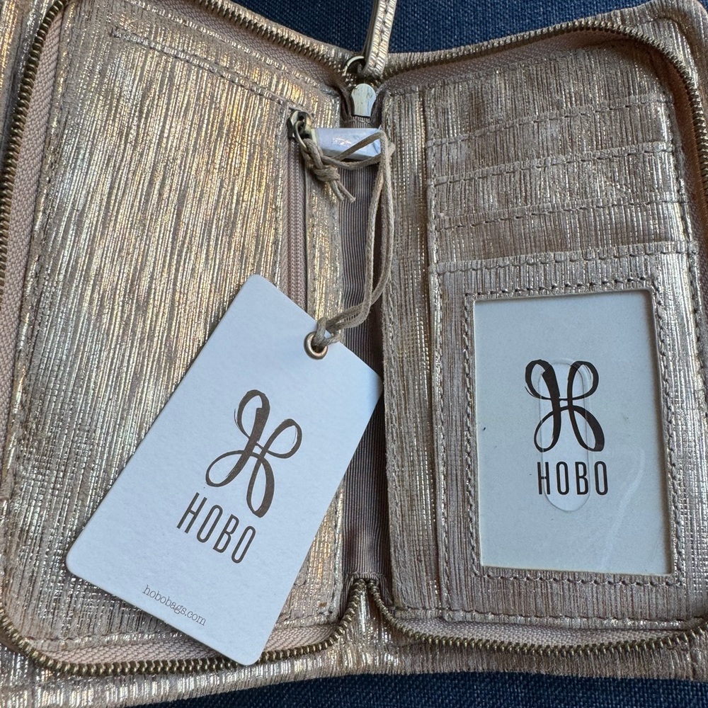 HOBO gold wristlet - Picture 5 of 5
